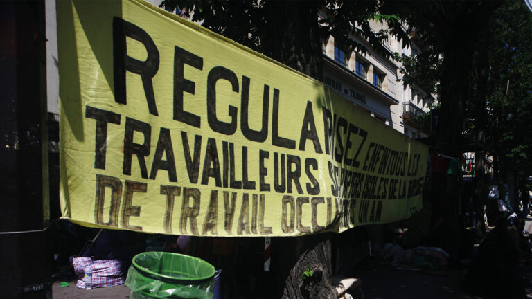 Banderole pour la régularisation des sans-papiers
