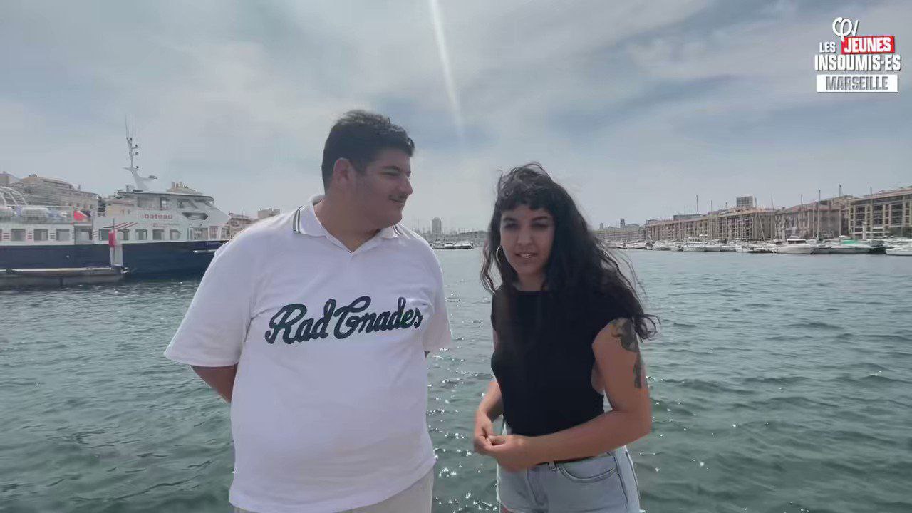 Les Jeunes insoumis·es de Marseille font le tour du Vieux-Port pour trouver un boulot !